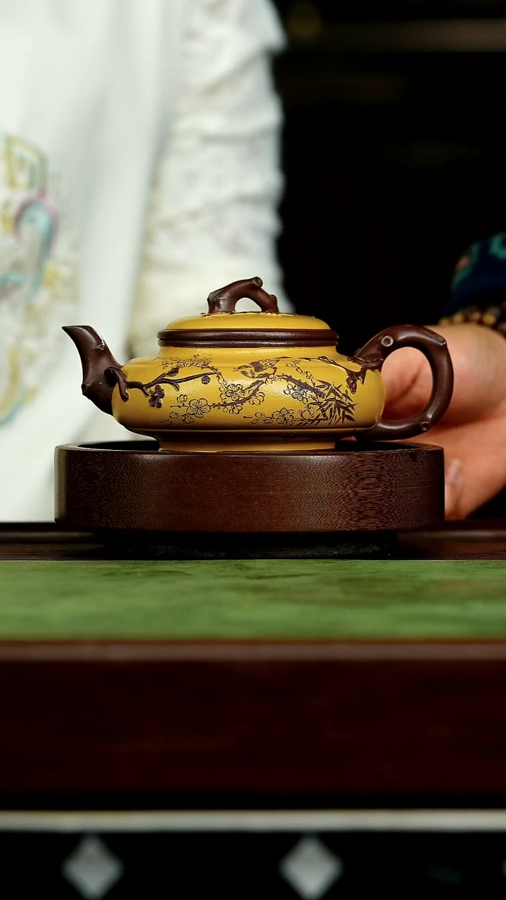 茶壶紫砂n33梅香扁辰石红*戴静波