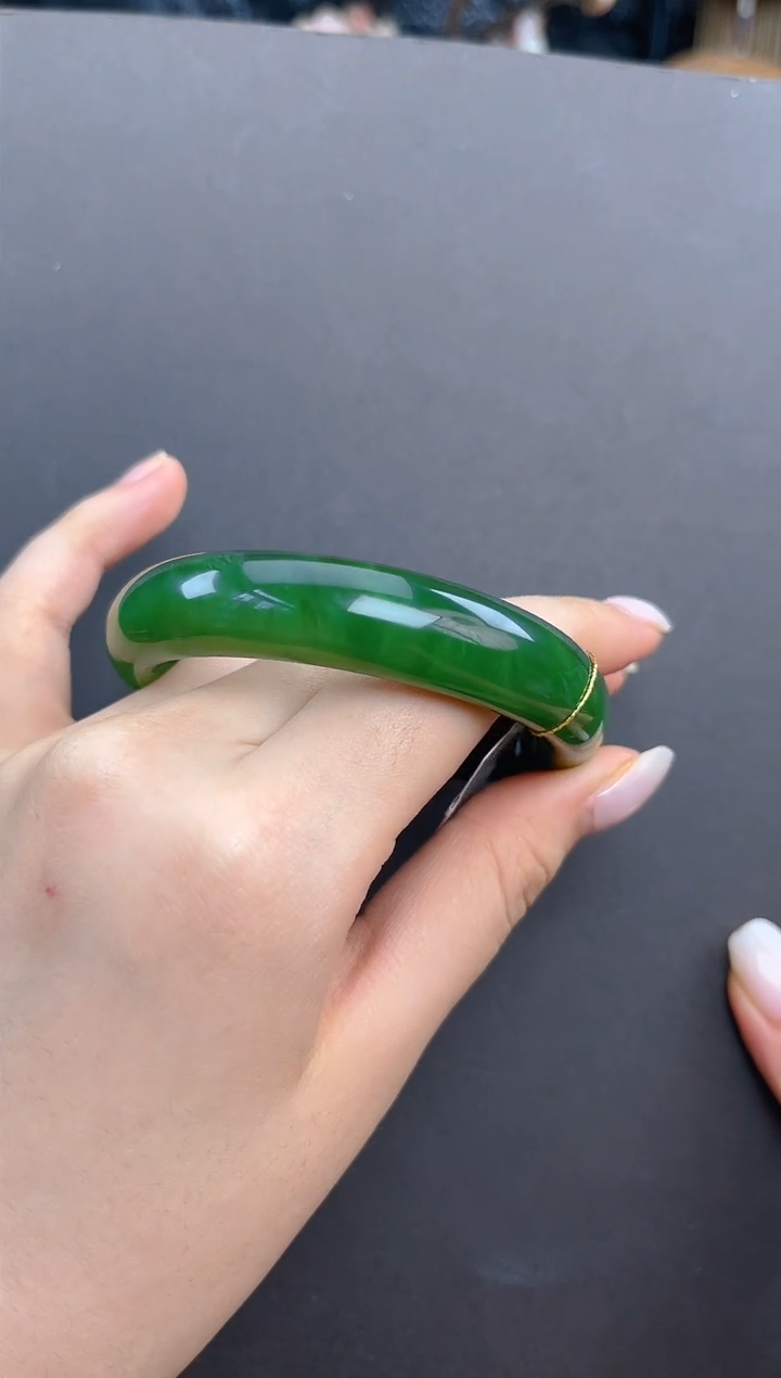 和田玉（糖玉）手镯未镶嵌菠菜绿手镯54-58