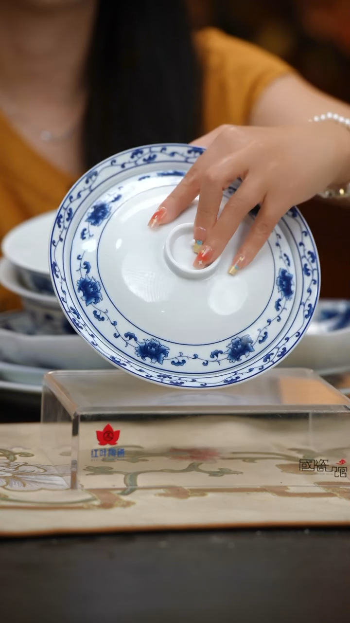 2个微瑕满汉全席8英寸金架盖碗