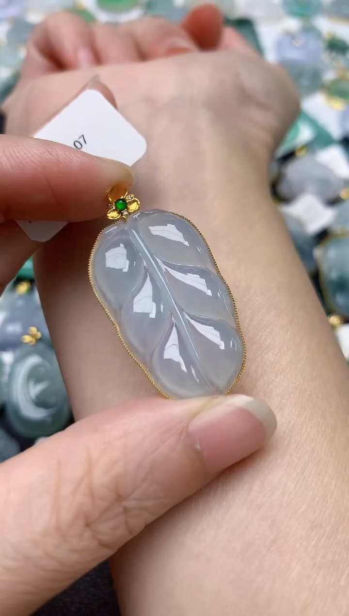 颈饰18K金镶嵌翡翠天然缅甸A货翡翠