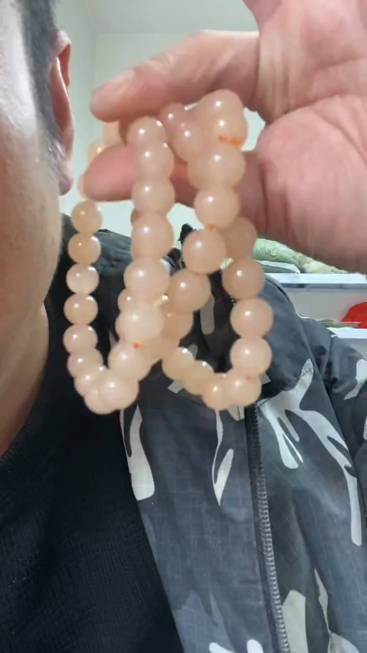 精美偶粉卡10MM圆手串   发一条