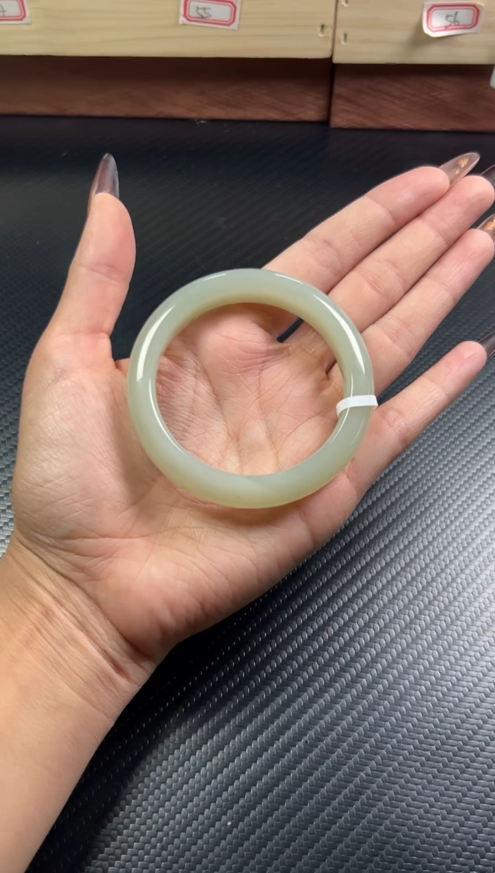 未镶嵌手镯和田玉且末近矿微色差55+sk