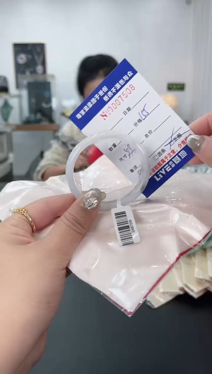 【闪购商品】翡翠手镯未镶嵌天然翡翠A货