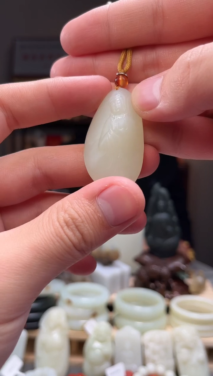 颈饰未镶嵌和田玉吊坠