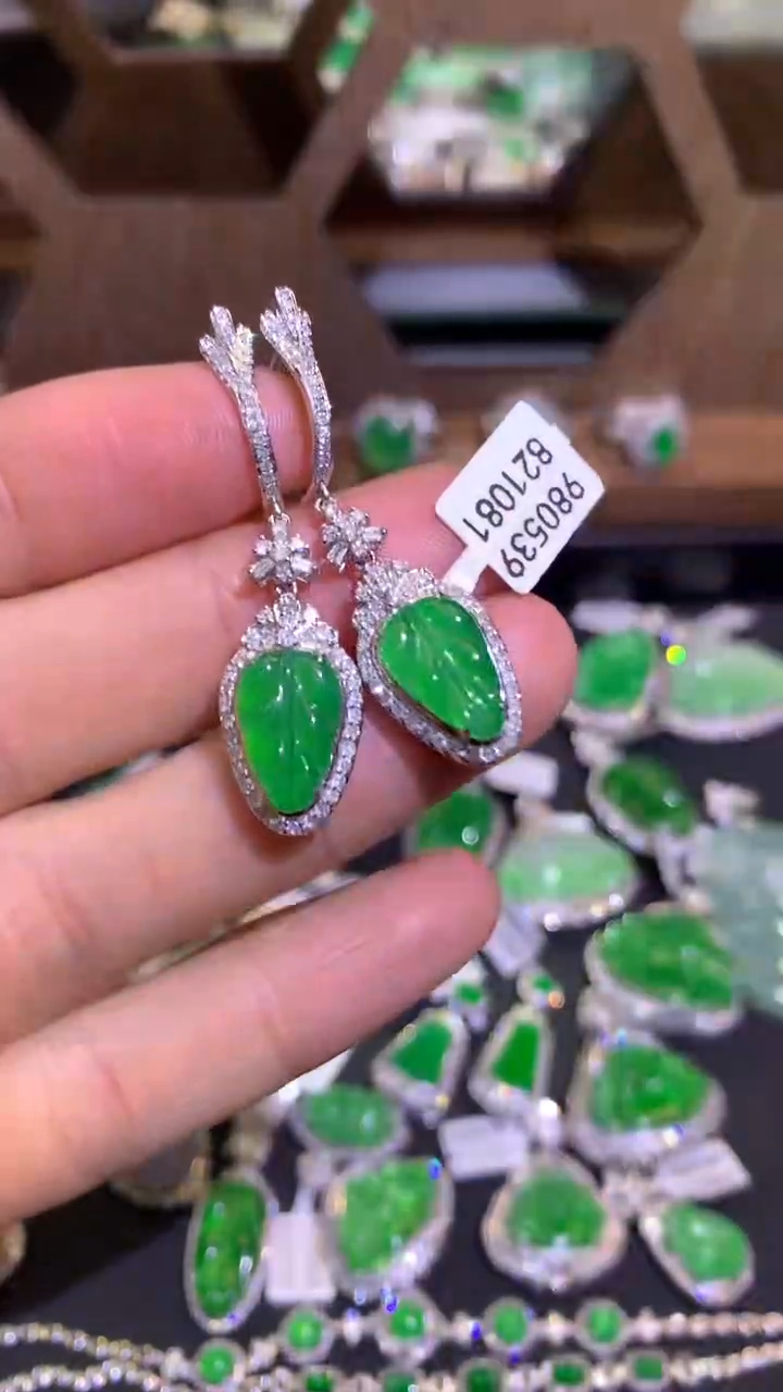 【闪购商品】翡翠吊坠(不含链)18K金镶嵌耳坠