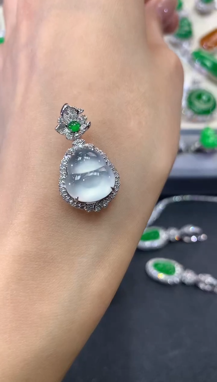 【闪购商品】翡翠吊坠(不含链)18K金镶嵌w40       