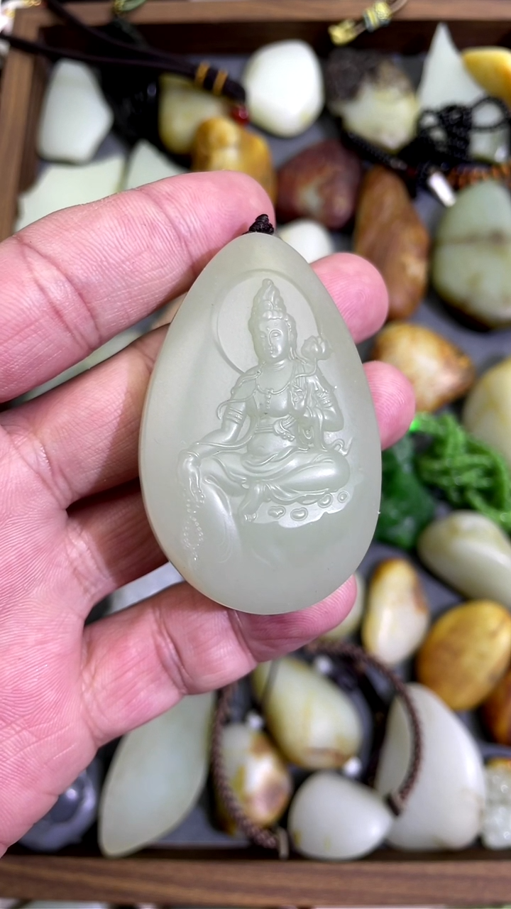 【闪购商品】和田玉颈饰未镶嵌且末青白自在观音