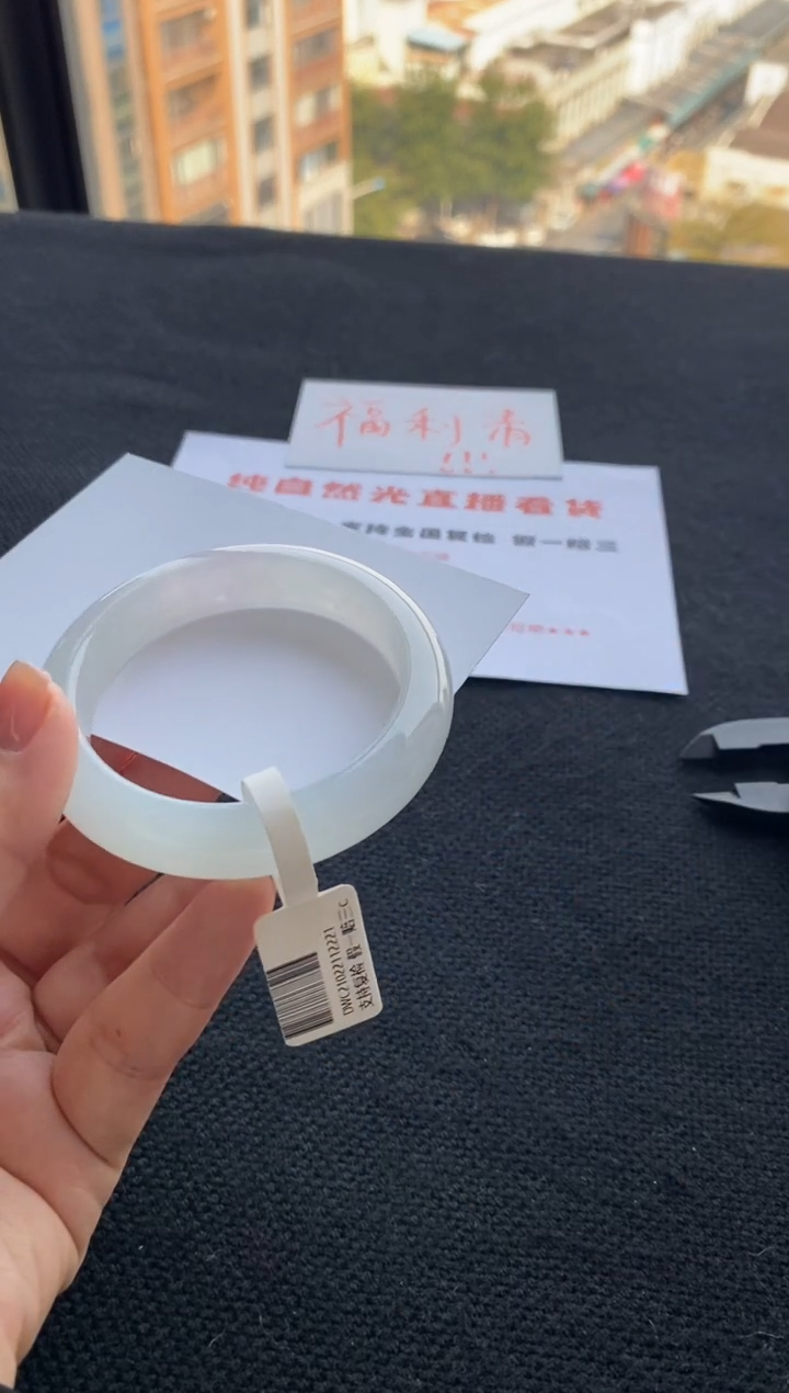 【闪购商品】翡翠手镯未镶嵌买断价XW23011754