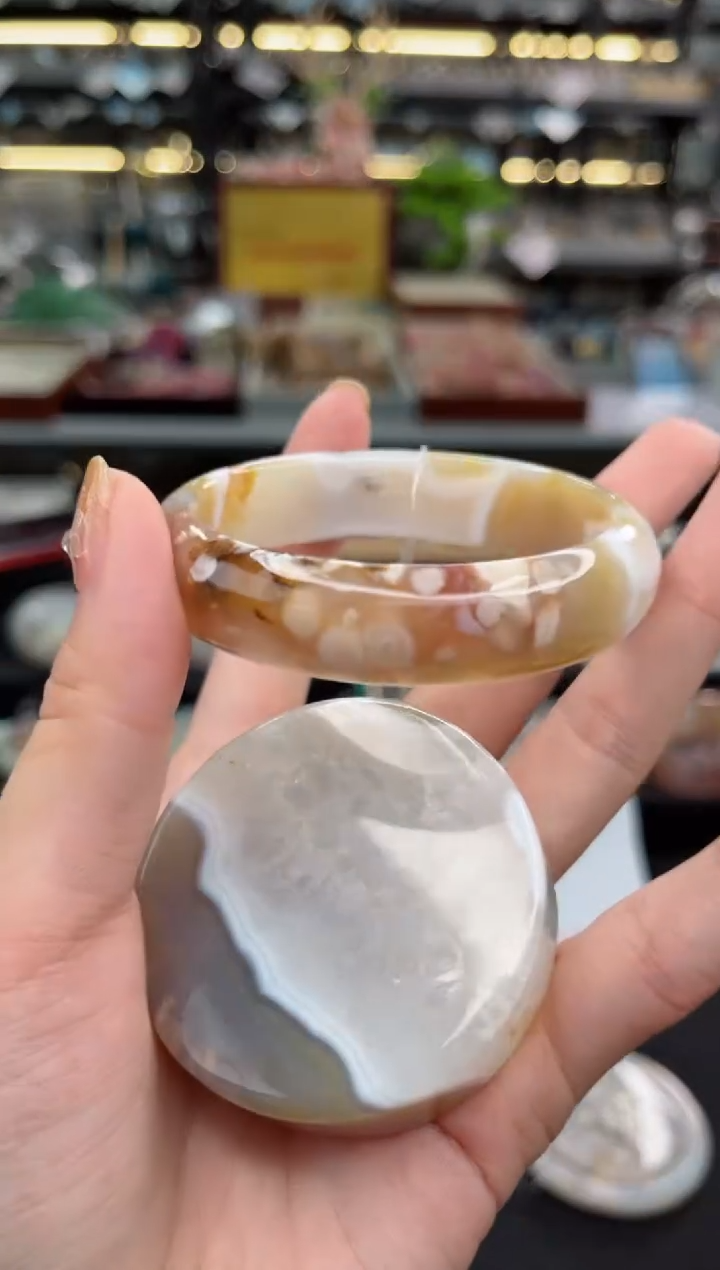 【闪购商品】石英质玉手镯未镶嵌55圈口（赠品镯心）1570047