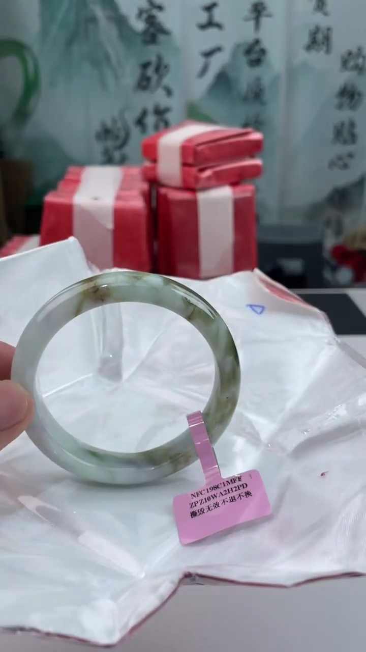 【闪购商品】翡翠手镯未镶嵌4翡翠手镯（微瑕）