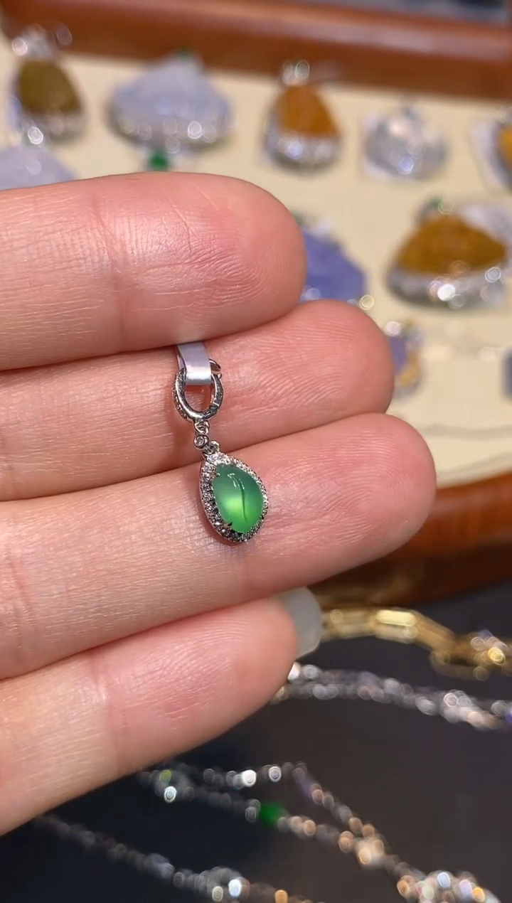 【闪购商品】翡翠18K金镶嵌颈饰吊坠