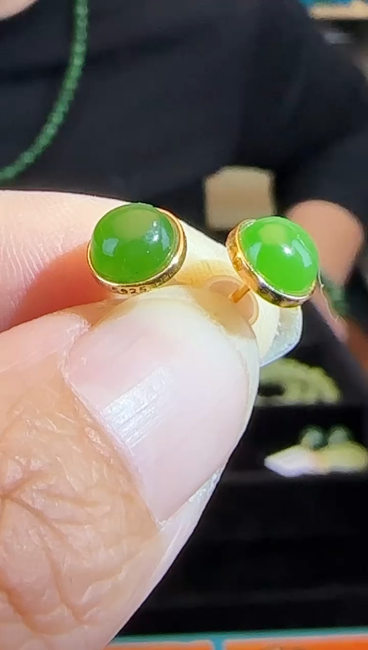 银S925镶嵌和田玉耳饰圆形蛋面