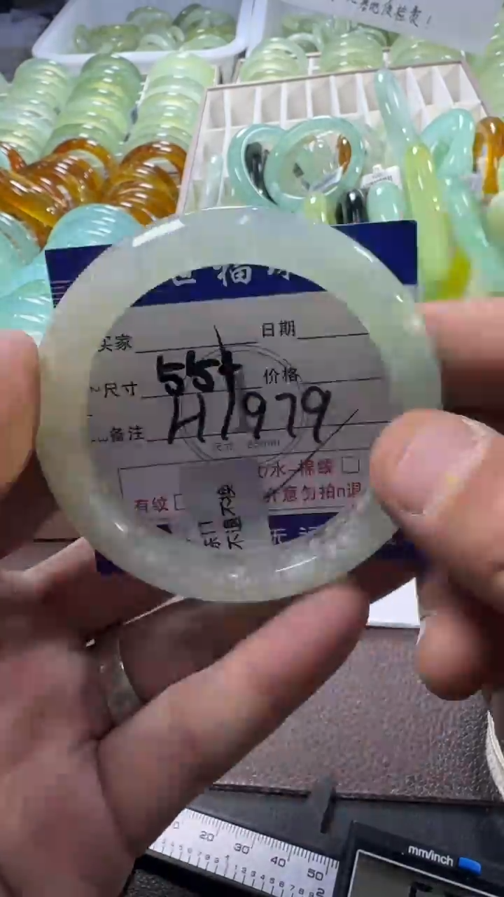 未镶嵌蛇纹石玉手镯1