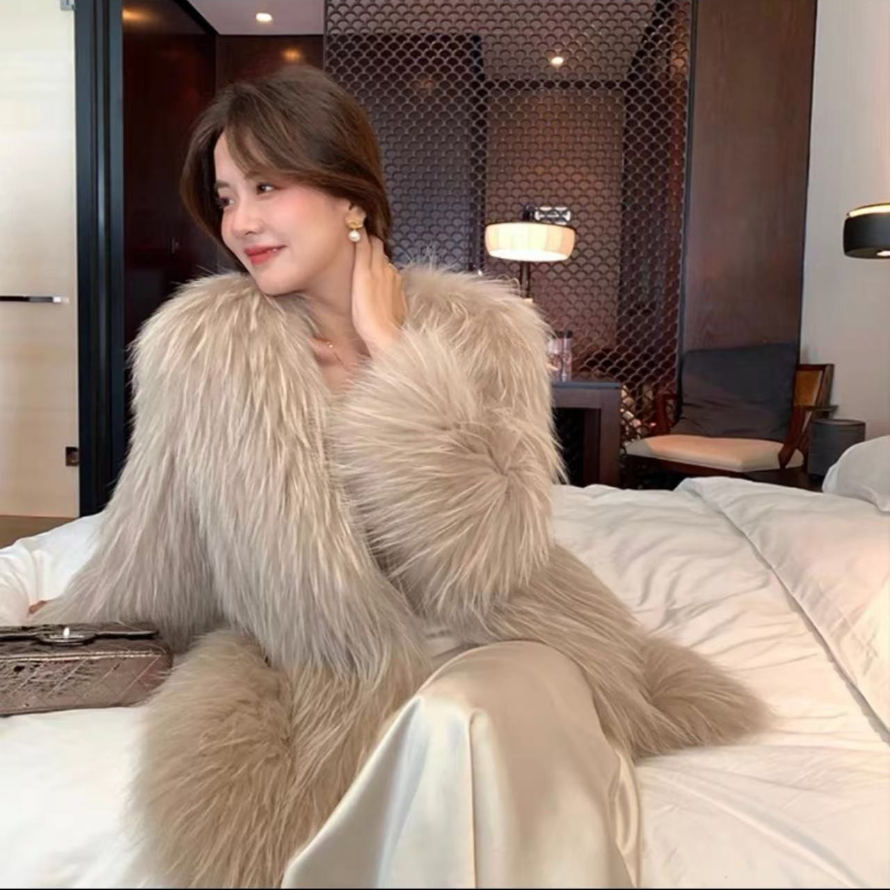 【HuoYeFur】“貉子经典 大V领 ”显瘦百搭外套女经典高级气质网红