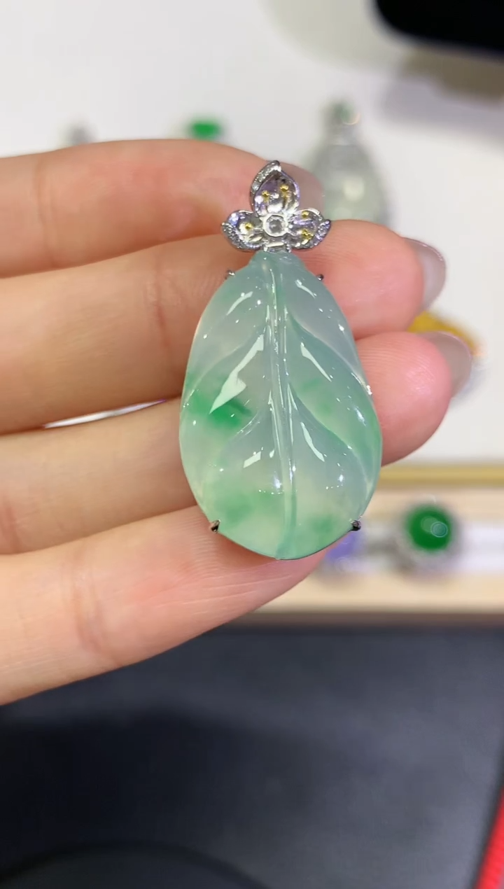 【闪购商品】翡翠颈饰18K金镶嵌团购72