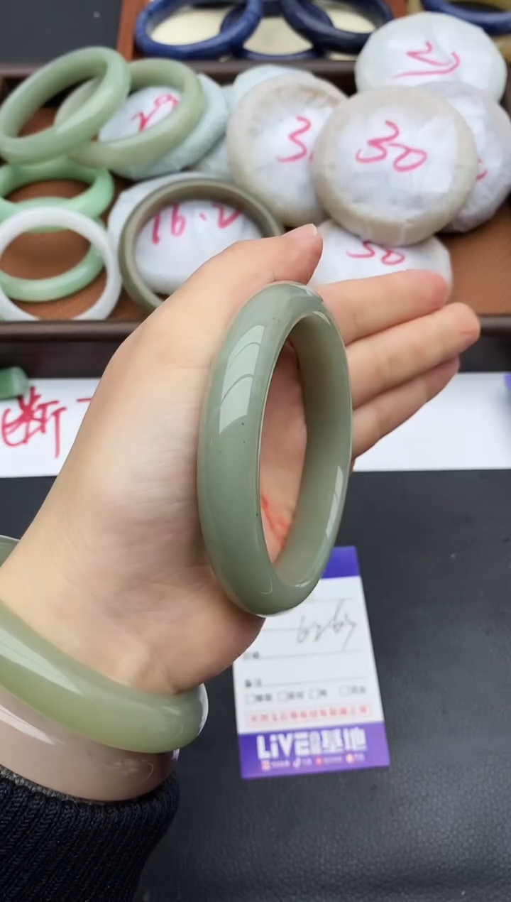 未镶嵌手镯石英质玉205+62/63