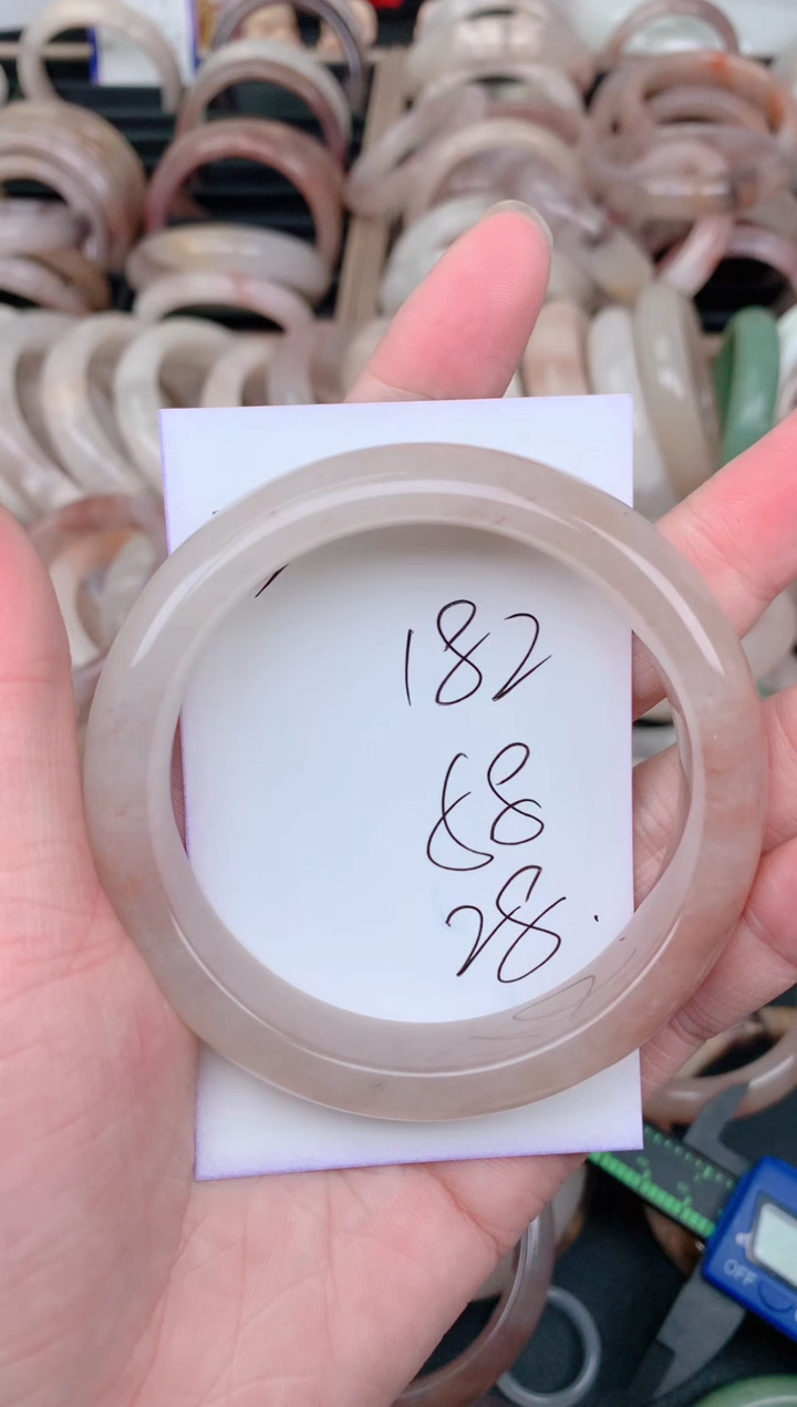 未镶嵌手镯石英质玉182