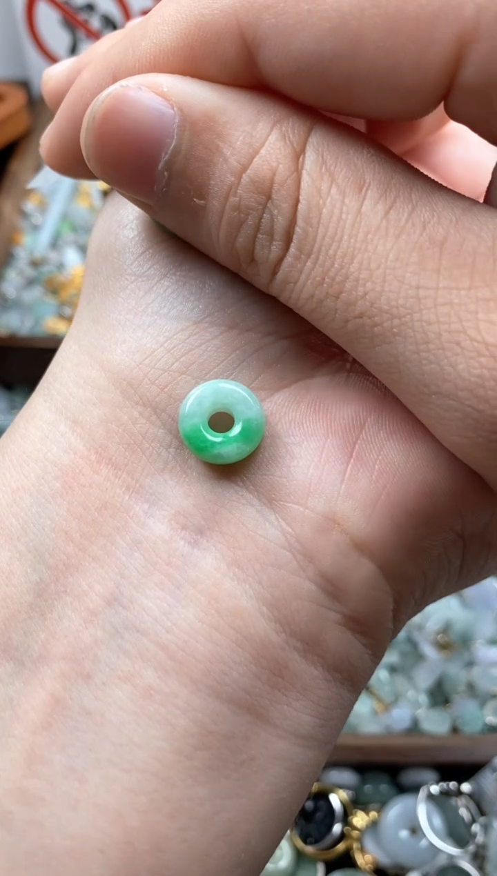 【闪购商品】翡翠颈饰未镶嵌哥哥