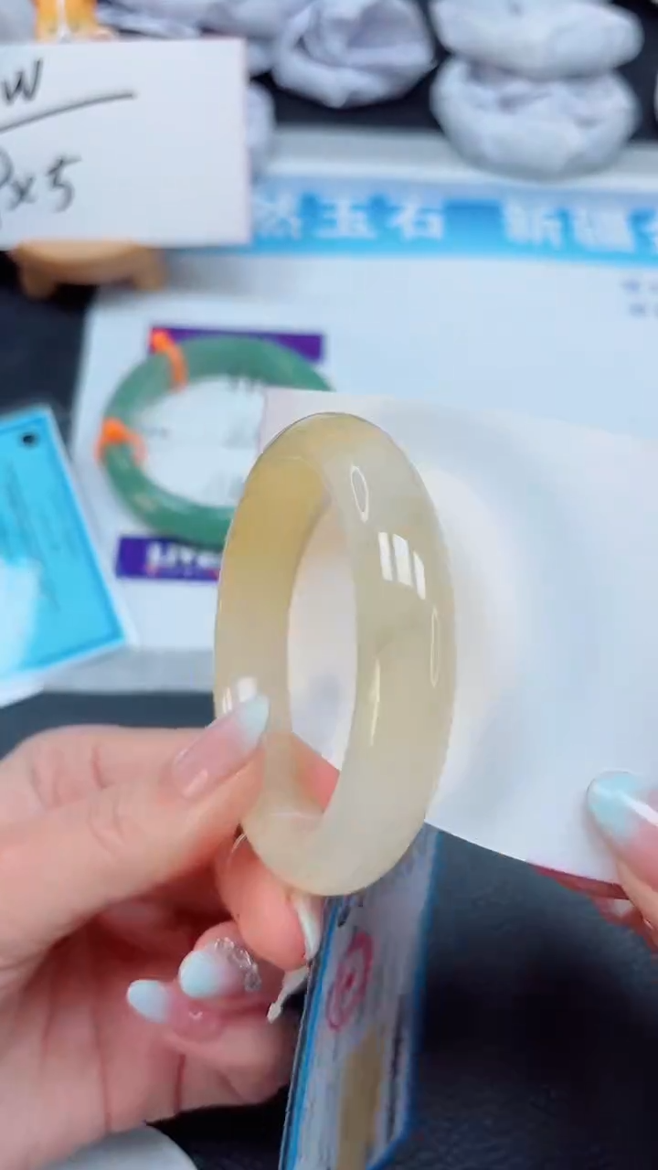 【闪购商品】石英质玉手镯未镶嵌174---54