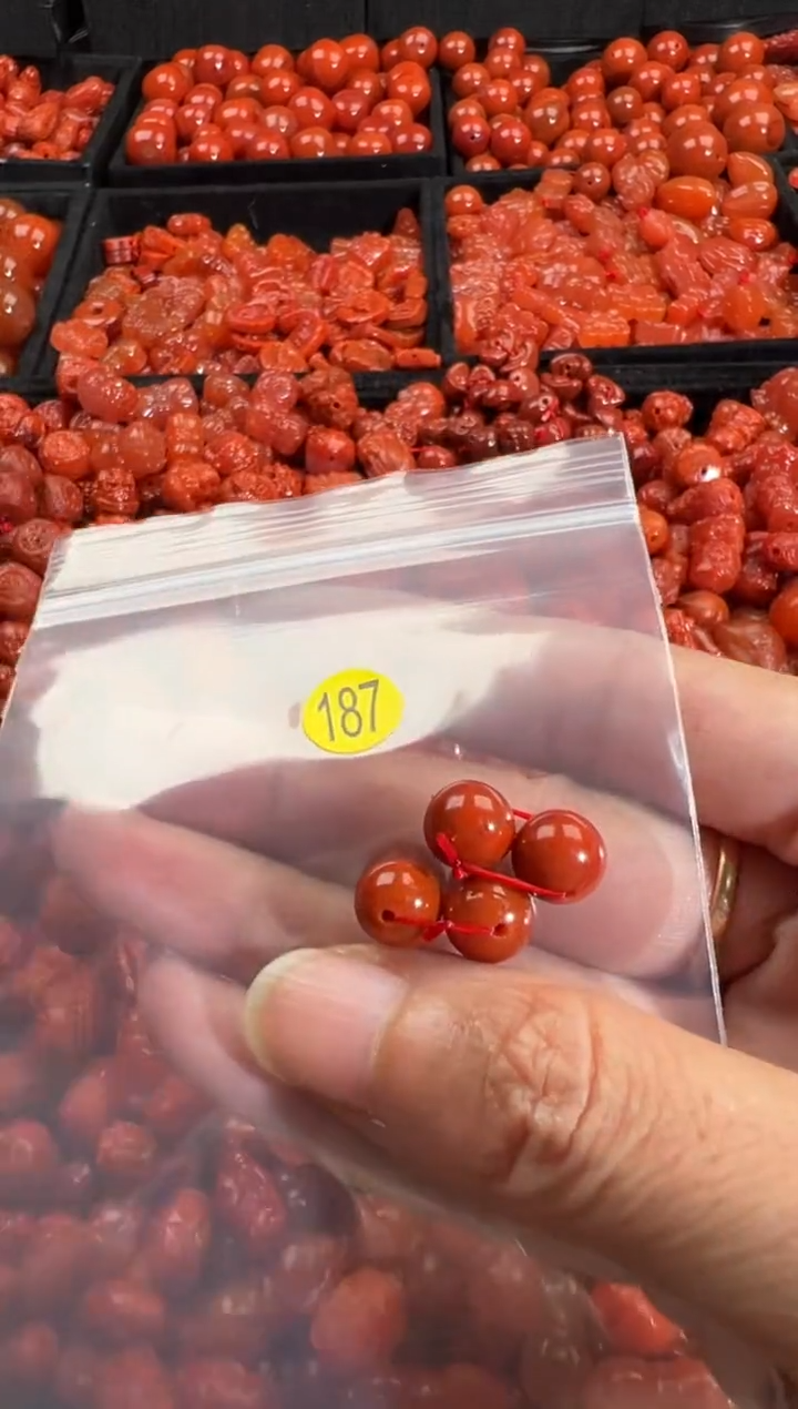 颈饰未镶嵌南红玛瑙1