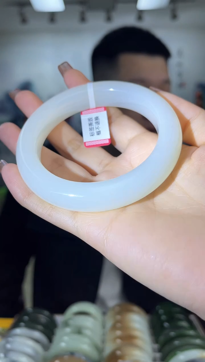 【闪购商品】和田玉手镯未镶嵌60圈口仅一只