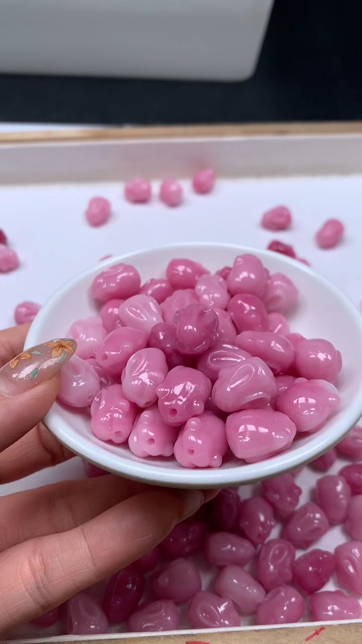 未镶嵌散珠拼合珍珠（马贝珠）E952 女皇贝趴趴兔 11*15mm 3个5.8元