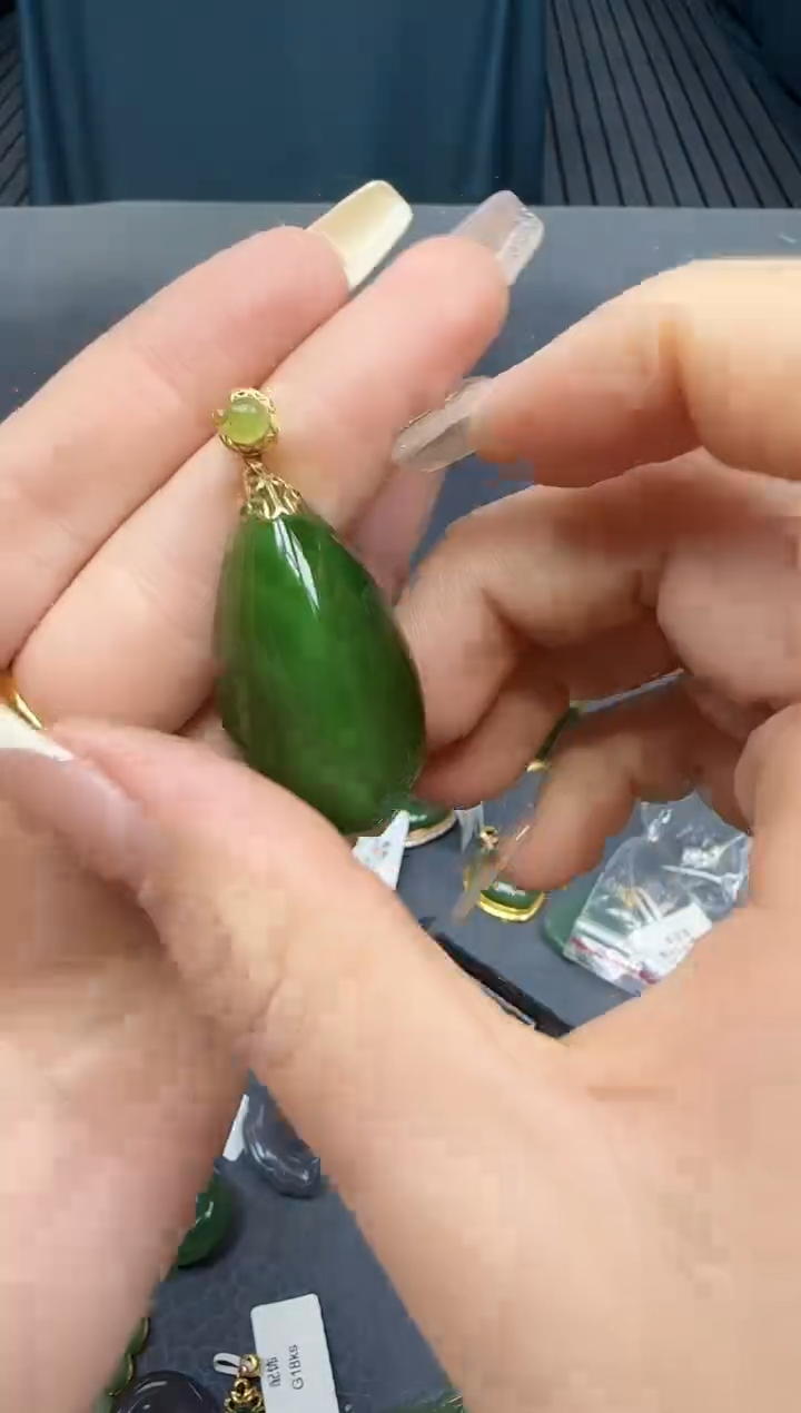 【闪购商品】和田玉挂件18K金镶嵌1