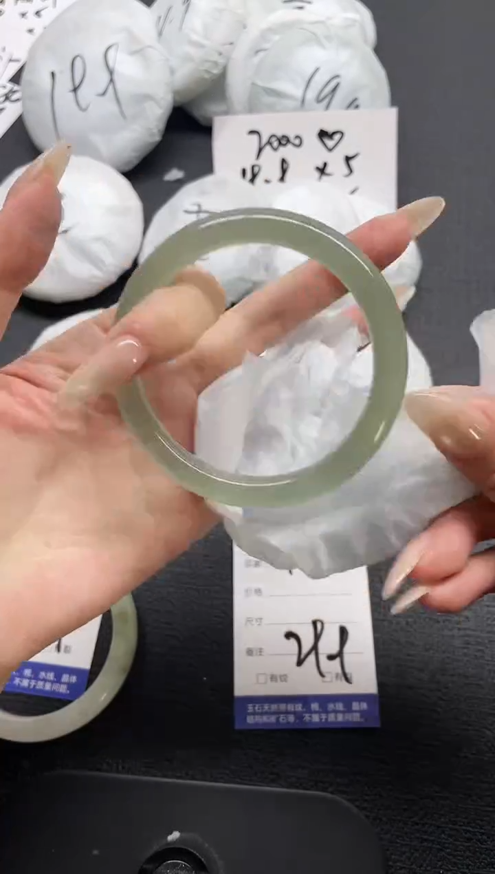 未镶嵌手镯石英质玉105-61