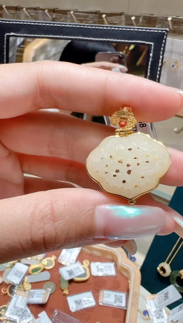 吊坠(不含链)银S925镀金镶嵌和田玉时尚首饰 