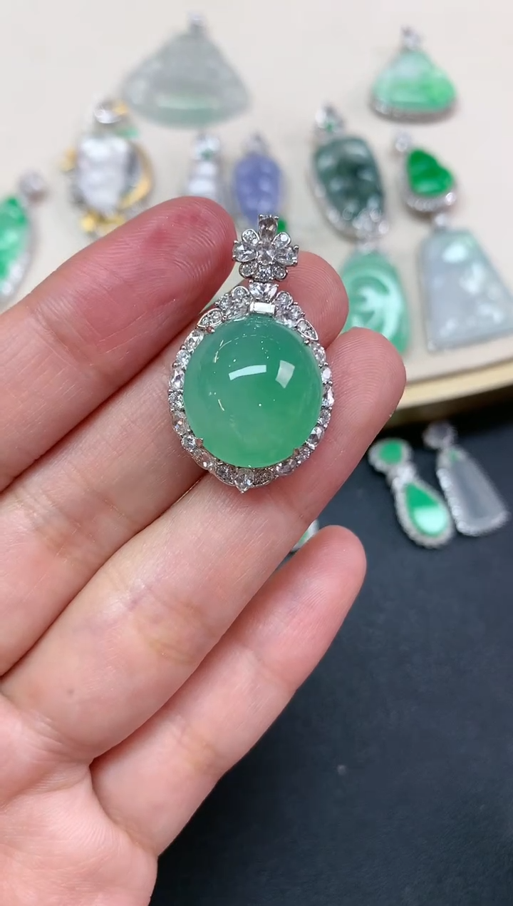 【闪购商品】翡翠吊坠(不含链)18K金镶嵌Q26|29800