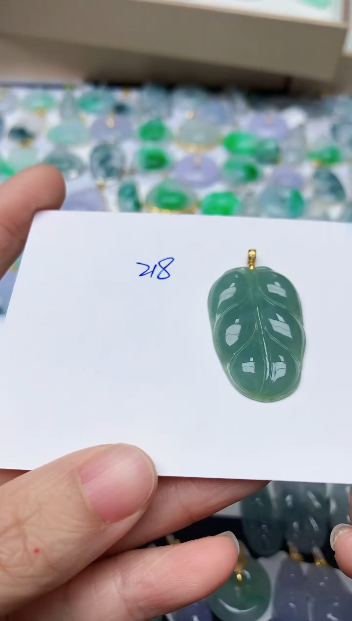 【闪购商品】翡翠颈饰18K金镶嵌天然翡翠A货   