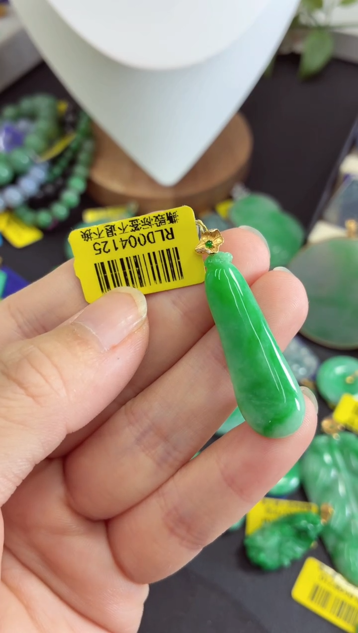 吊坠(不含链)18K金镶嵌翡翠挂件