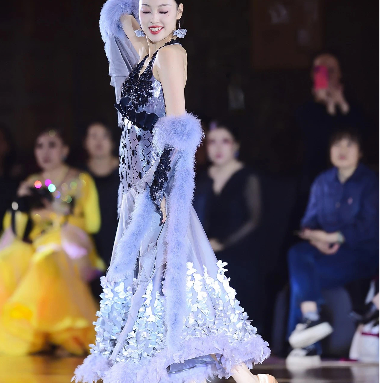 北京薇葶丹斯舞蹈服演出服重工华丽