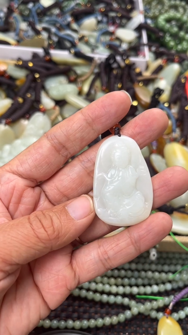 【闪购商品】和田玉颈饰未镶嵌多样性发货没有证书拍一发一有瑕