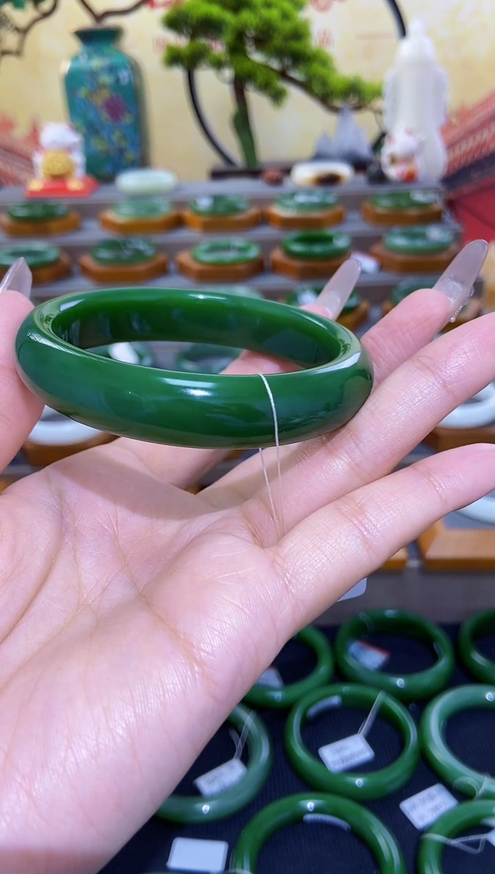 【闪购商品】和田玉手镯未镶嵌俄罗斯老坑碧玉手镯