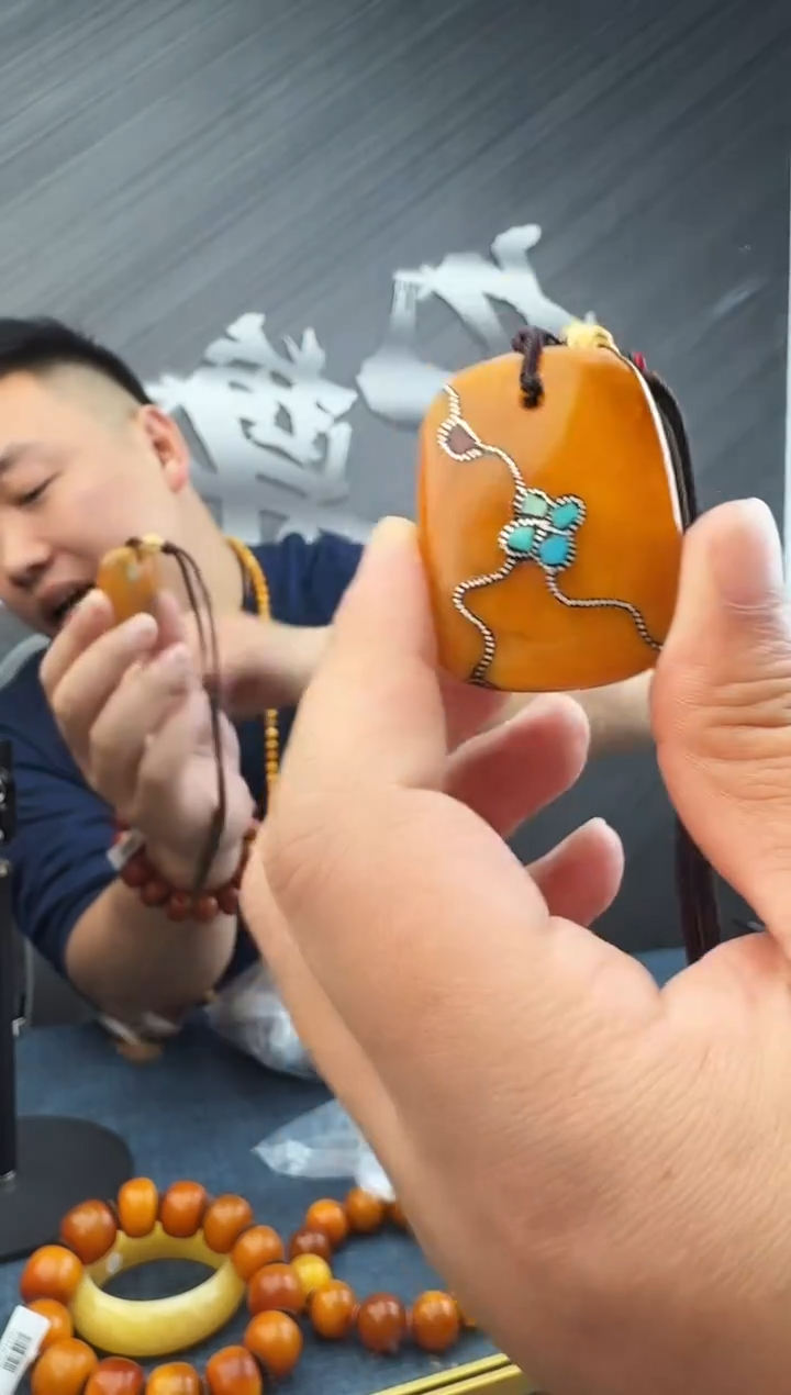 蜜蜡未镶嵌珠宝奇石假一罚十17，多样性发其一