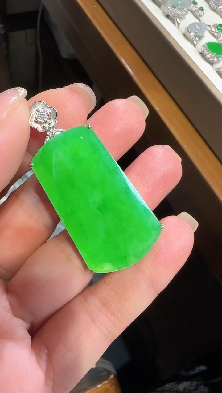 【闪购商品】翡翠颈饰18K金镶嵌无事牌