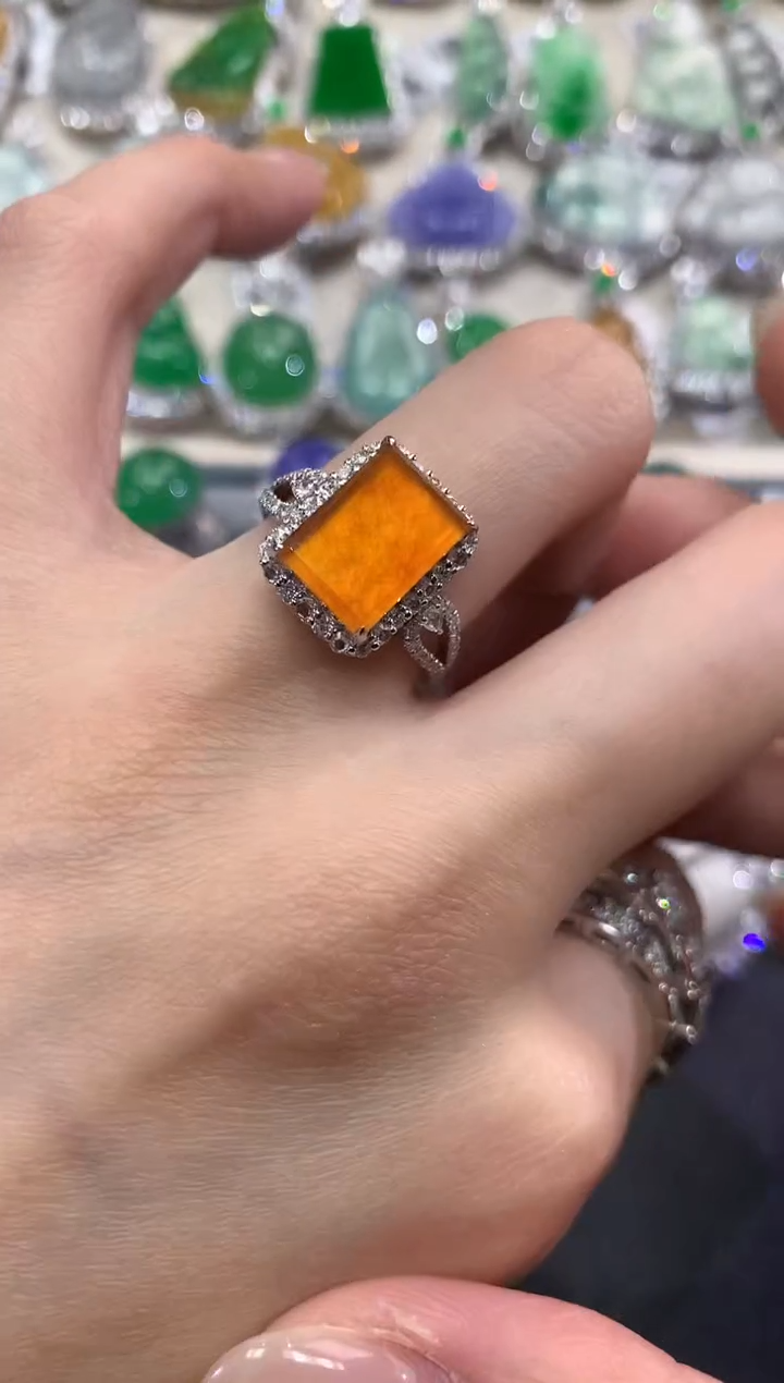 【闪购商品】翡翠戒指18K金镶嵌w121     