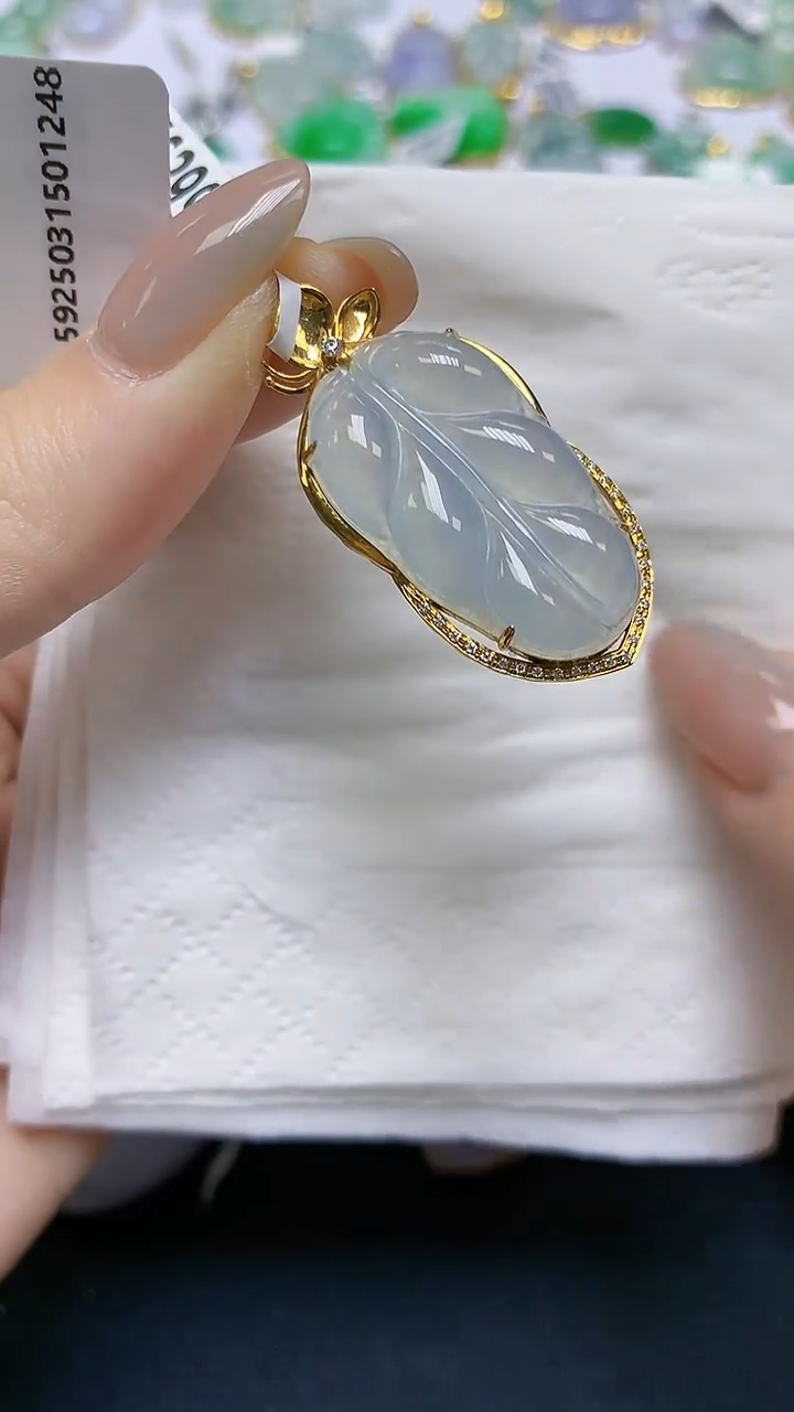 翡翠18K金镶嵌颈饰天然缅甸A货翡翠