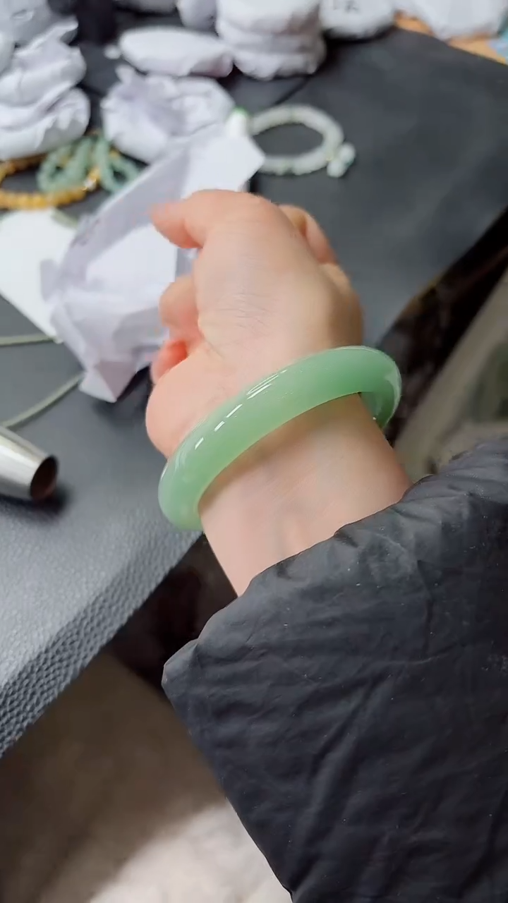 【闪购商品】石英质玉手镯未镶嵌A380