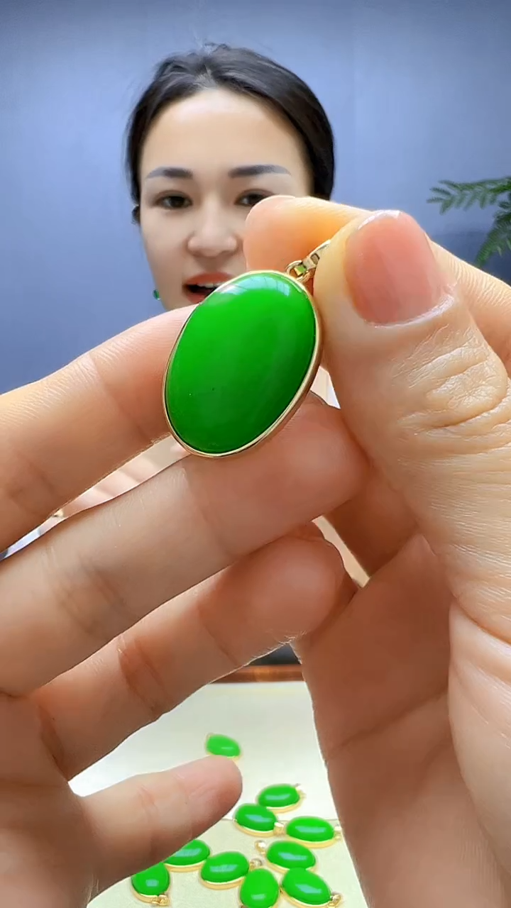 静柏diy严选颈饰阳绿椭圆大蛋面吊坠