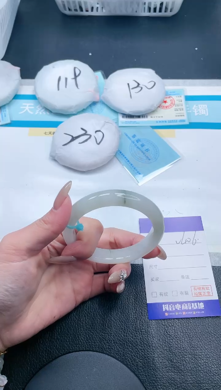 【闪购商品】石英质玉手镯未镶嵌21V406-58