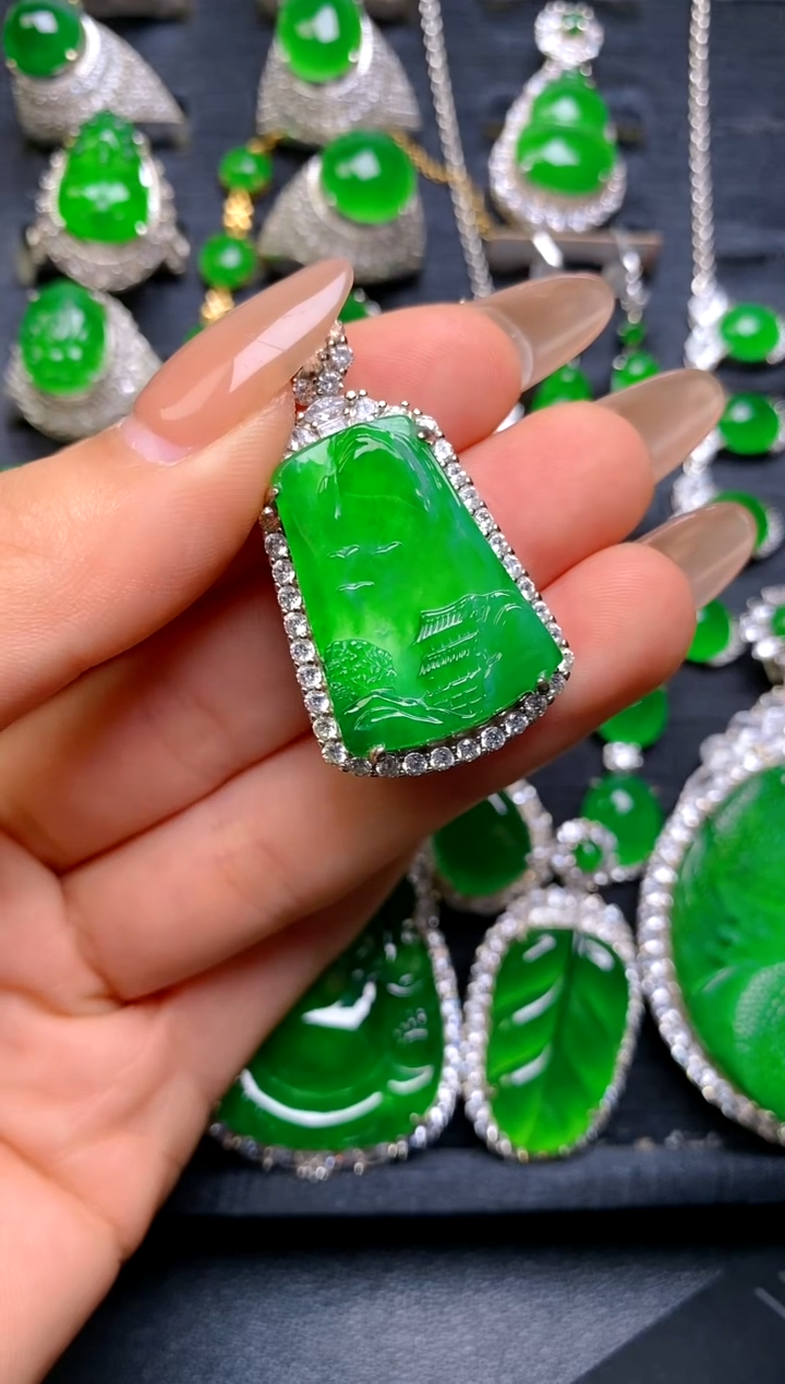 【闪购商品】翡翠吊坠(赠链)银S925镶嵌山水吊坠