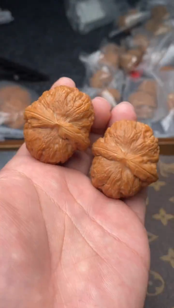 【闪购商品】文玩核桃把件G122号40尺元宝