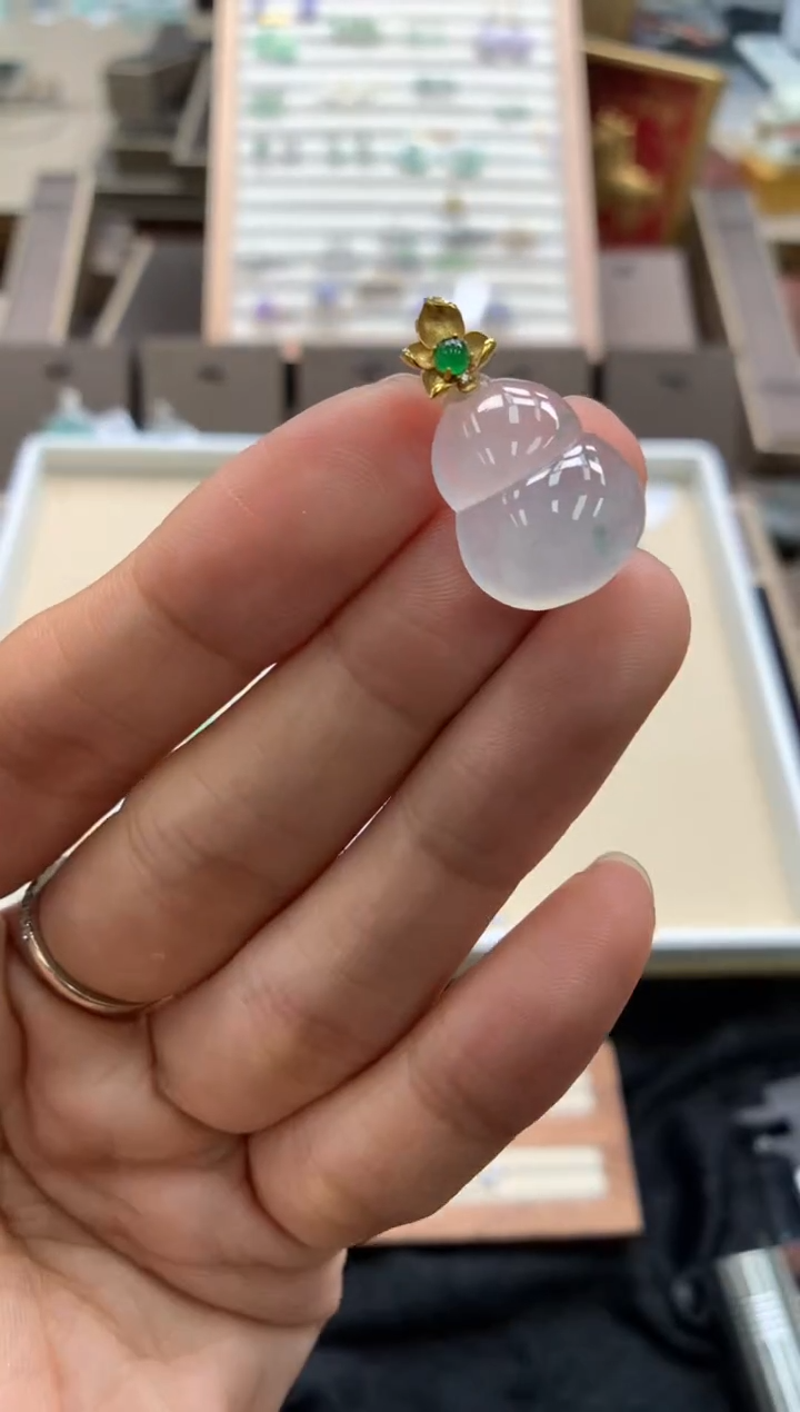 颈饰18K金镶嵌翡翠葫芦