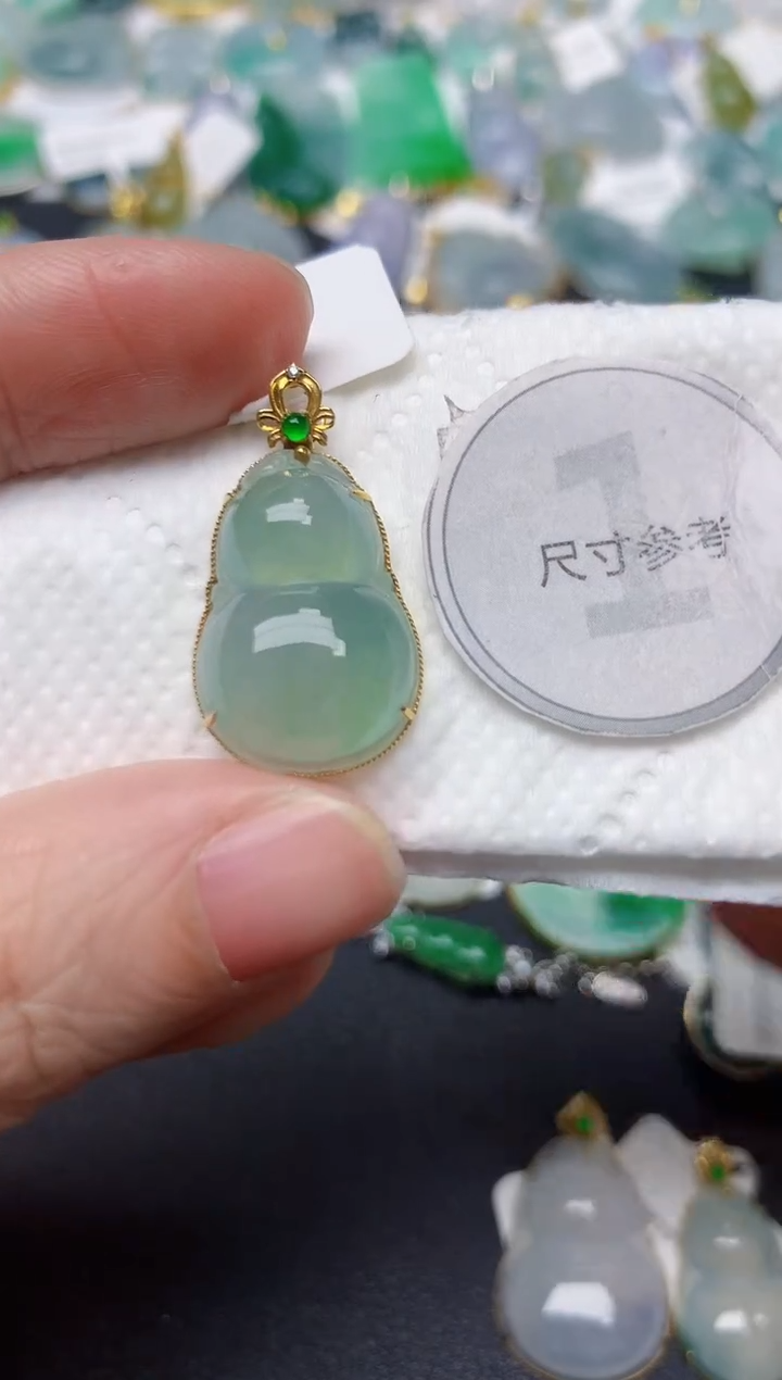 颈饰18K金镶嵌翡翠天然缅甸A货翡翠