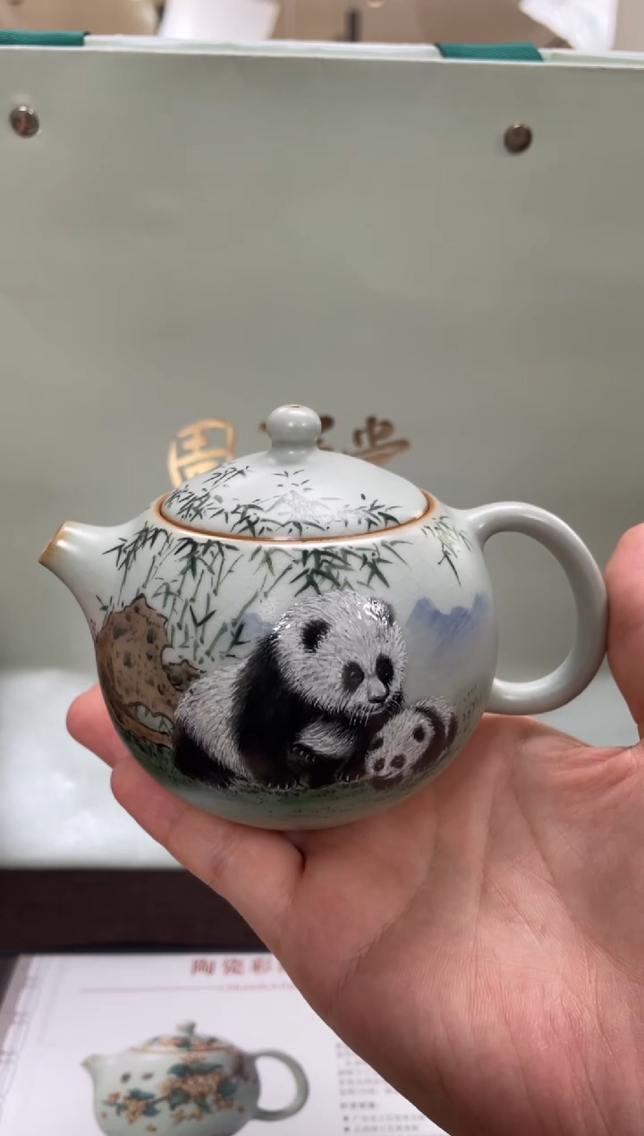 周泽堂天青余秀华彩绘-胖西施（熊猫）