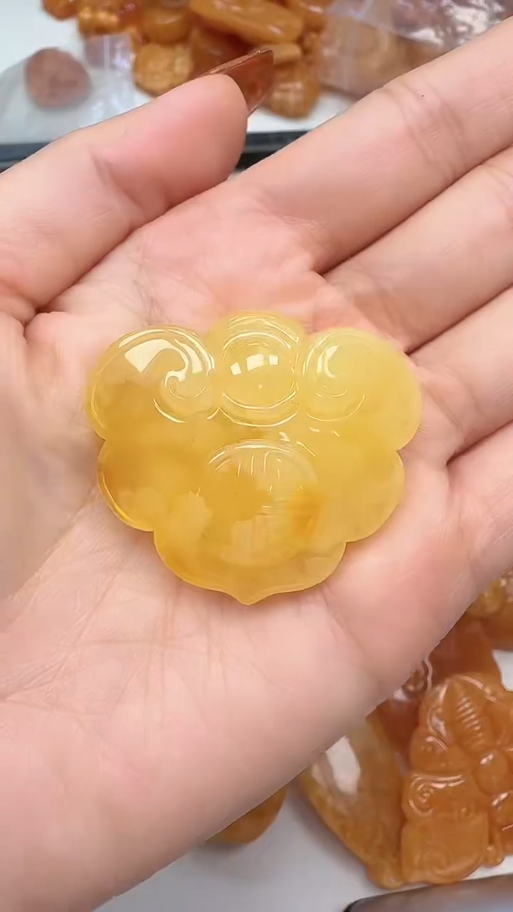 裸石琥珀未镶嵌如图