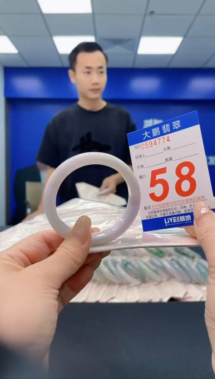 翡翠手镯未镶嵌AAAAAAAA AAAAAAAA