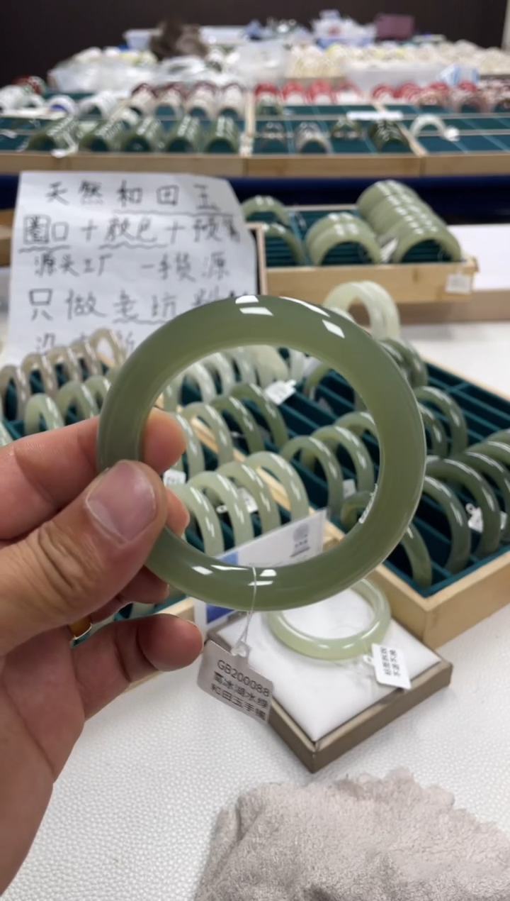 未镶嵌手镯和田玉D****?和田玉手镯200088